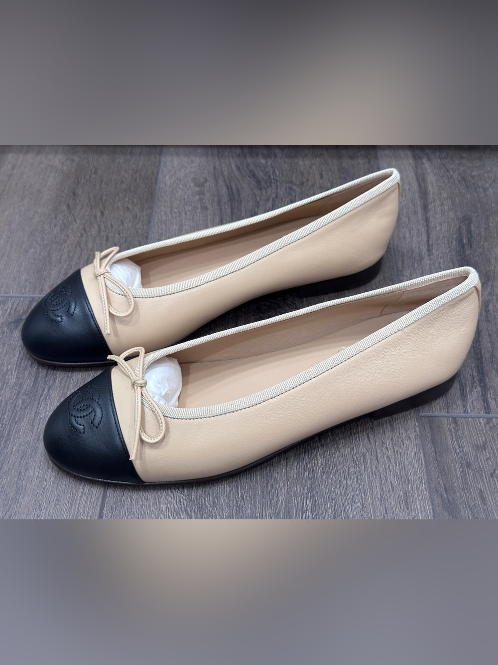 CHANEL CC LOGO BEIGE & BLACK LEATHER BALLET BALLERINA FLATS SHOES Size 38.5C - Picture 6 of 13